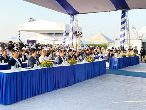 Các đại biểu tham dự buổi lễ khai mạc S-Race 2022