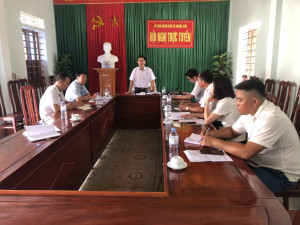 Đ/c Phan Tiến Hải - Phó BT TT huyện ủy Nghĩa Đàn làm việc với xã Nghĩa Sơn